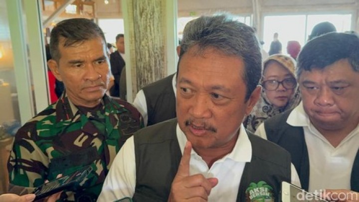 Menteri KKP Minta TNI AL Tunda Pembokaran Pager Laut Tangerang.