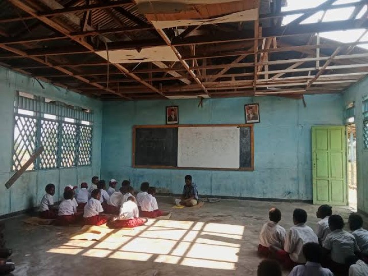 Sekolah rusak. Sumber: Surya Papua