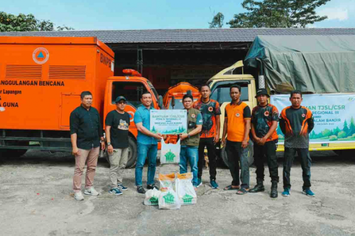 PTPN IV Regional III Salurkan Bantuan 4 Ton Sembako Korban Banjir Kampar