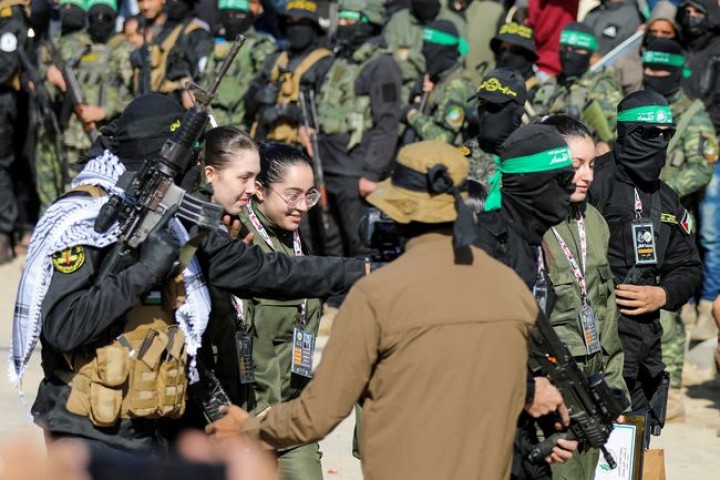 4 Tentara Wanita Israel di Bebaskan, Ucap Terima Kasih ke Hamas atas Perlakuan Baik