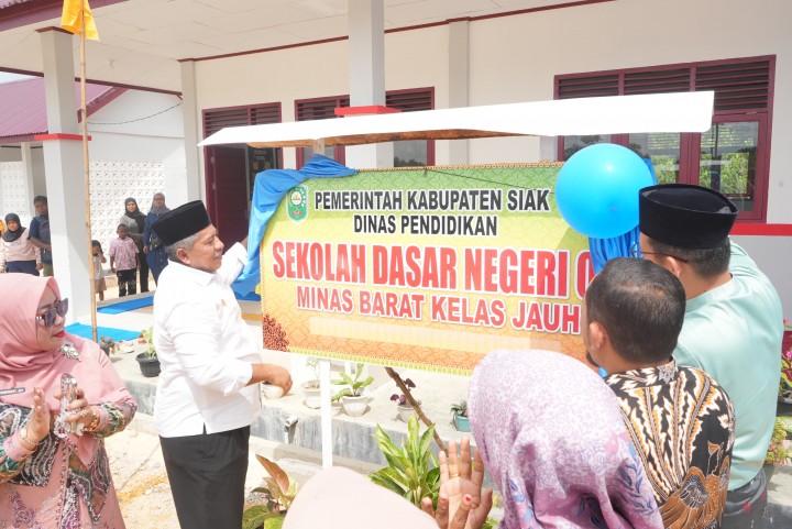 Dukung Fasilitas Pendidikan Bupati Siak Resmikan Ruang Kelas Baru.