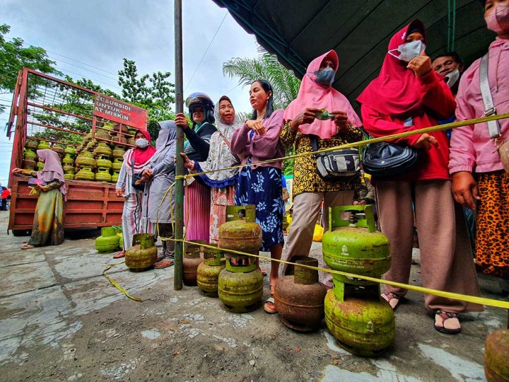 Masyarakat antre LPG 3 Kg. Sumber: Media Center Palangkaraya