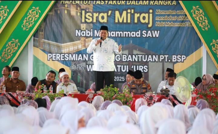 Bupati Alfedri resmikan Ruang Kelas Baru Pondok Pesantren Madrasatul Qur’an. 