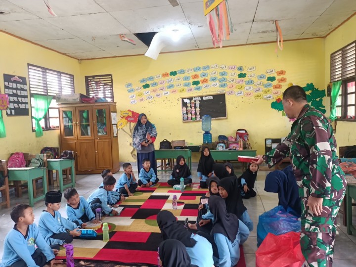 Kodim 0322/Siak Bersama Tim Gabungan Salurkan Makan Bergizi untuk Ribuan Pelajar di Tualang