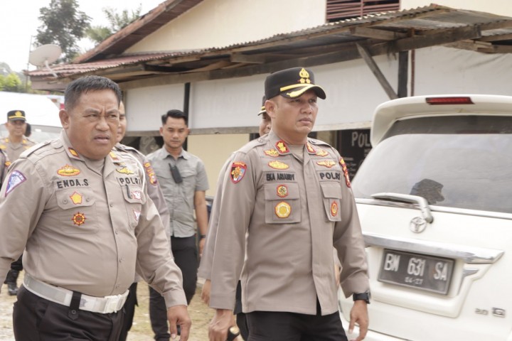 Kapolres Siak Kunjungi Polsek Minas, Tekankan Peningkatan Pelayanan dan Ketahanan Pangan