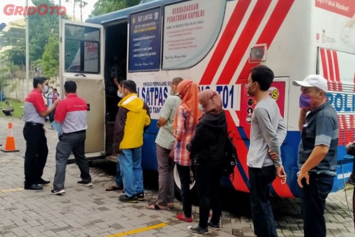 Usulan dari PKS Agar SIM Bisa Dibuat Hari Libur, Sabtu, dan Minggu