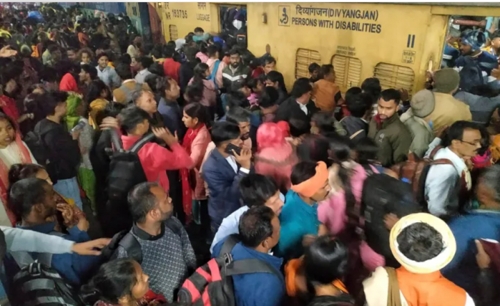 18 Anak-anak Jadi Korban Tewas Insiden Terjepit di Stasiun Kereta Api New Delhi.