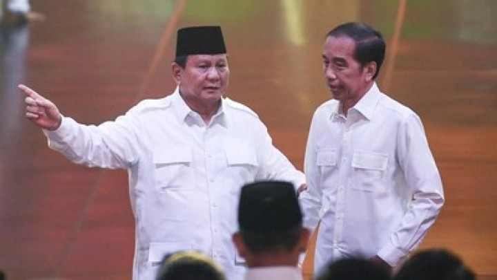 Presiden RI Prabowo Subianto dan Presiden RI ke-7 Joko Widodo. Sumber: cnnindonesia.com