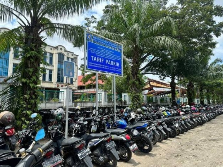 DPRD Pekanbaru Desak Penurunan Tarif Parkir Sesuai Perwako, Ancaman Pungli bagi Pengelola Bandel