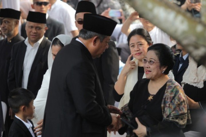 Presiden ke-6 RI Susilo Bambang Yudhoyono (SBY) dan Ketum PDIP Megawati Soekarnoputri. Sumber: medcom.id