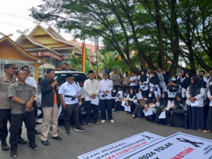 Demo Tolak Penundaan Pelantikan PPPK dan CASN,