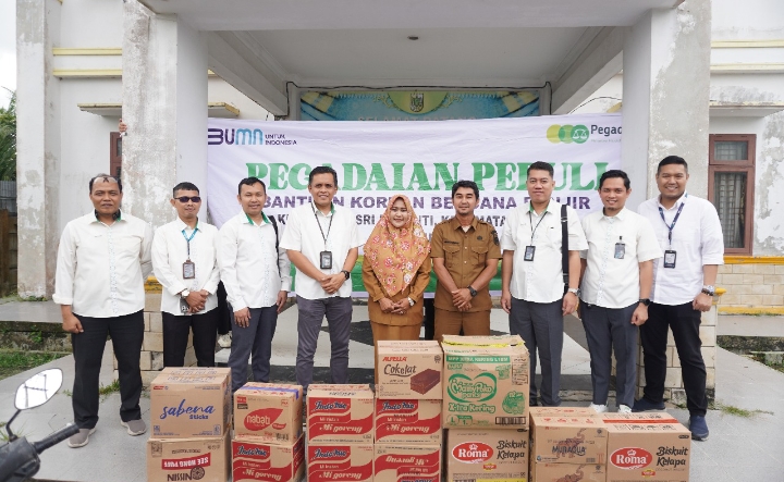 Pegadaian berikan bantuan pada masyarakat yang terdampak banjir di Pekanbaru 