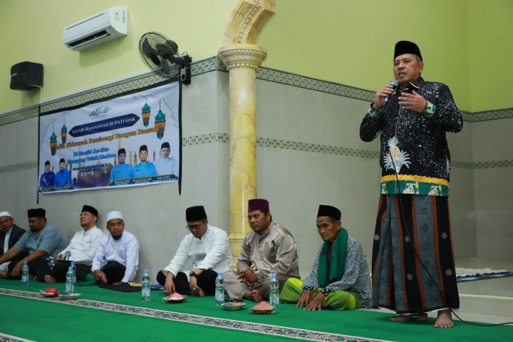 Safari Ramadan di Kampung Teluk Merbau, Bupati Alfedri Tekankan Pentingnya Zakat