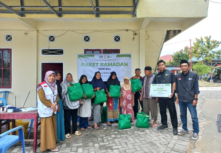 BSMI dan IZI Salurkan Bantuan untuk Korban Banjir di Pekanbaru