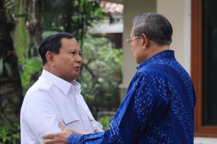 Ketua Majelis Tinggi Partai Demokrat, Susilo Bambang Yudhoyono (SBY) dan Presiden Prabowo Subianto. Sumber: jpnn.com