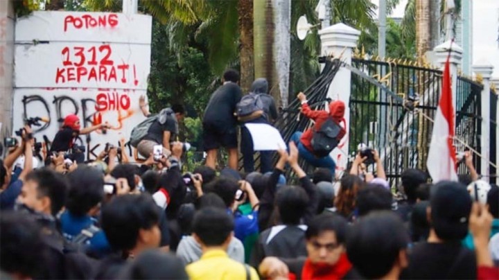 KIKA Dorong Masyarakat Sipil Bersatu dan Desak Prabowo Batalkan UU TNI: Ndasmu!