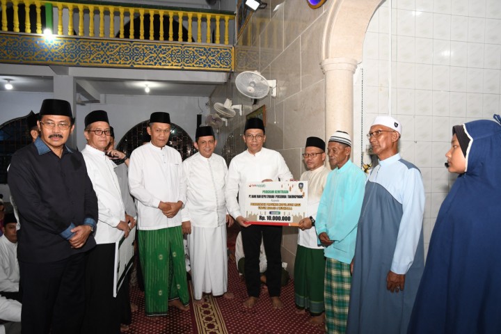 Penyerahan bantuan program kemitraan BRK Syariah di Kabuoaten Bintan