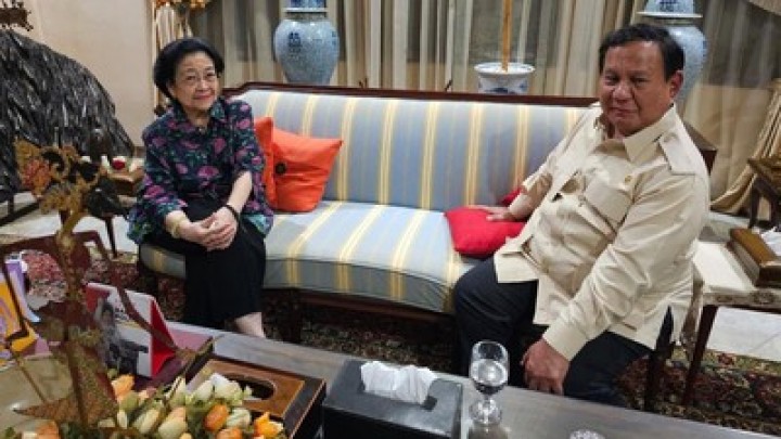 Presiden Prabowo Subianto dan Ketua Umum PDIP sekaligus Presiden ke-5 RI, Megawati Soekarnoputri. Sumber: CNN