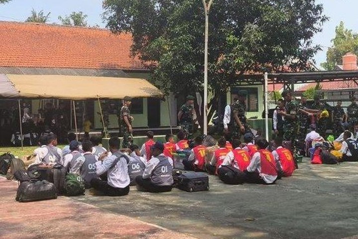 39 Siswa di Purwakarta Dikirim ke Barak Militer Jalani Pembinaan Karakter. 