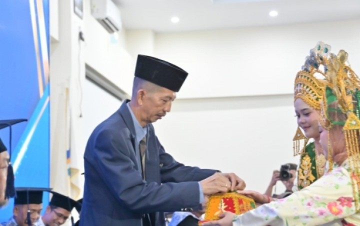 Bupati Kasmarni Berikan Pesan Kepada 47 Wisudawan/i Poltek Bengkalis