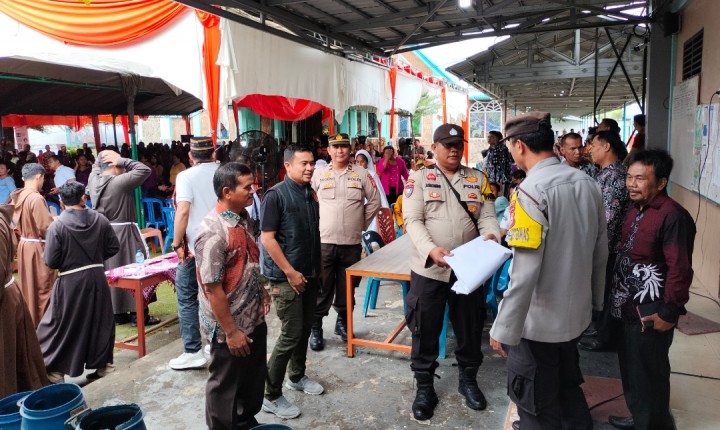 Ribuan Jemaat Padati Gereja Santo Yohanes Perawang, Polsek Tualang Siaga Amankan Misa Flobamora dan Paskah
