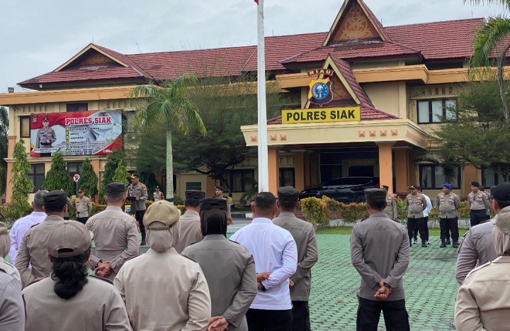 Apel Pagi Penuh Semangat, Kapolres Siak Apresiasi Kinerja Personel dan Serukan Komitmen “BERSIH”