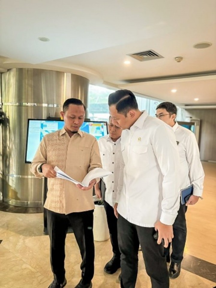 Wali Kota Pekanbaru Agung Resmi Temui Menko AHY Bahas Usulan PSN Jembatan Siak V dan Jalan Tol Lingkar