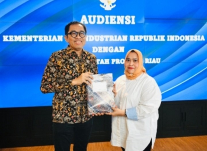 Bupati Kasmarni Mendatangi Kementrian Perindustrian RI Bahas Kawan Industri