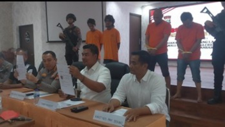 Polisi Amankan Dua Pelaku Pungutan Liar Bermodus Retribusi Sampah Mengatasnamakan DLHK Pekanbaru