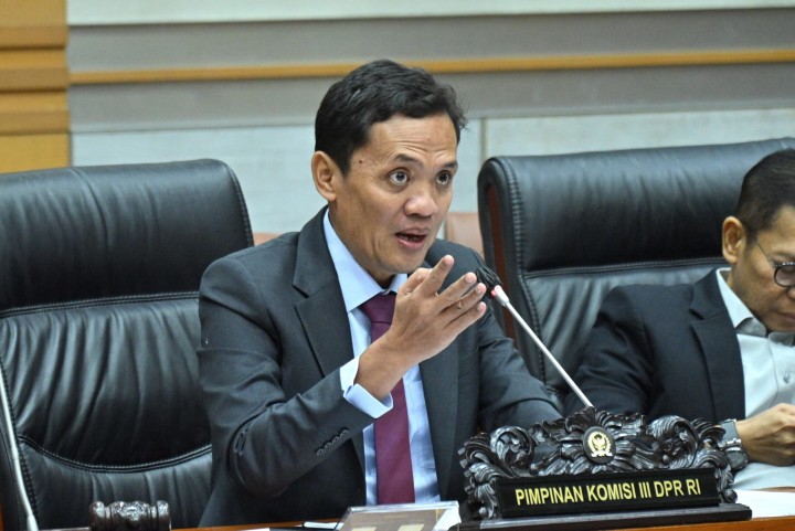Ketua Komisi III DPR RI Habiburokhman Jamin Mahasiswi ITB Dibebaskan. (https://www.fraksigerindra.id/)