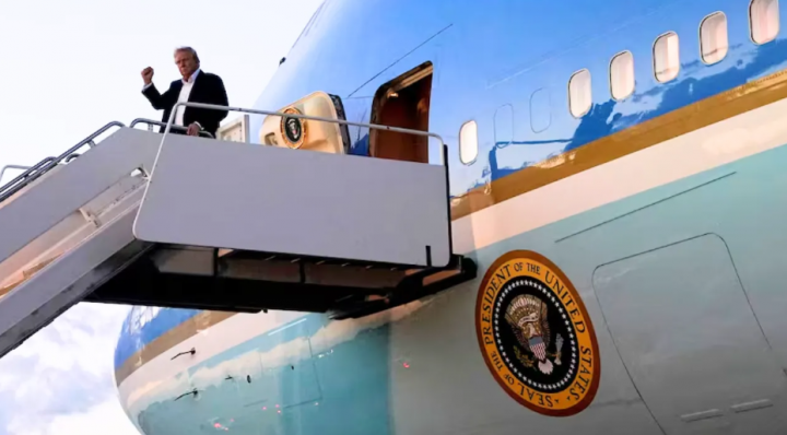 Donald Trump Dikecam Setelah Terima Rencana ‘Hadiah’ Jet Boeing 747-8 dari Keluarga Kerajaan Qatar