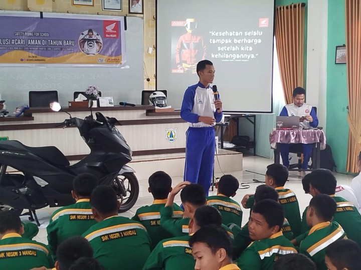 Konsisten Sebagai Pelopor Keselamatan Berkendara, Berikut Tips dan Trik Generasi Pelajar #Cari_Aman