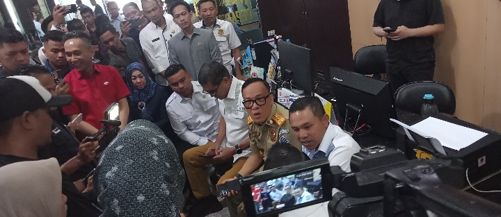 Tahan Ijazah Karyawan, Gubernur Riau Sidak Sanel Tour dan Travel