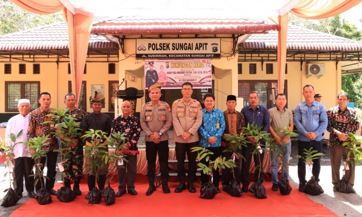 Kapolres Siak Kunjungi Polsek Sungai Apit: Dorong Pelayanan Prima, Hijaukan Lingkungan, dan Perkuat Sinergi Lintas Sektor