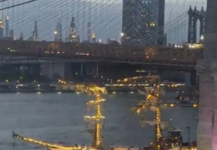 Kapal Angkatan Laut Meksiko Menabrak Jembatan Brooklyn, 22 Orang Terluka