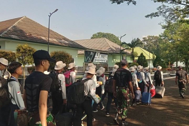 Jangan Hanya Anak, Jaksa Nakal Juga Digiring ke Barak Militer