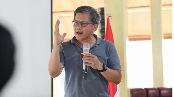 Rocky Gerung Desak Prabowo Bersihkan Kabinet dari Menteri Gagal! 