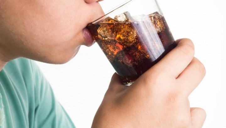 Minum 7 Liter Soda Setiap Hari, Ini Efek yang Terjadi Pada Tubuh