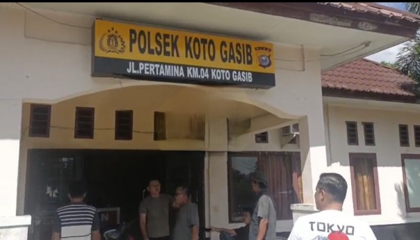 Misi Penangkapan DPO Narkoba Ricuh, Polsek Koto Gasib Dihadang Warga dan Didatangi Rombongan Batin Rosul