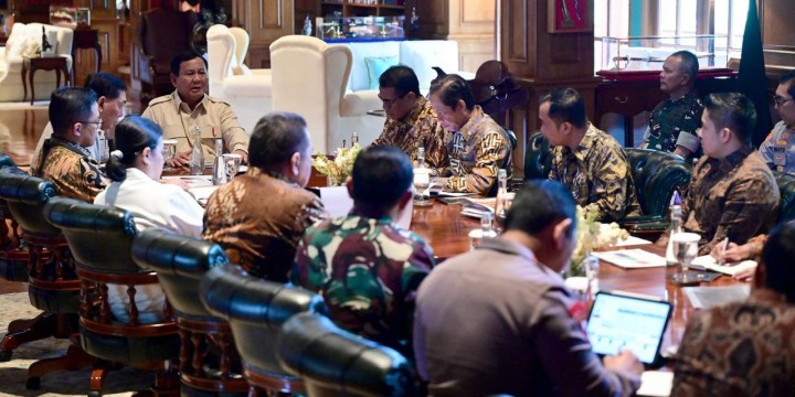 Ciri-ciri Menteri yang Layak Diganti: Tersangkut Hukum