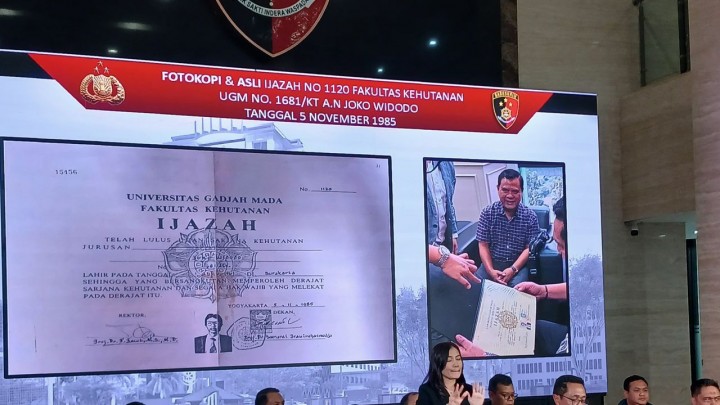 Bareskrim Polri Ungkap Bukti Foto-Nilai Jokowi KKN hingga Wisuda di UGM