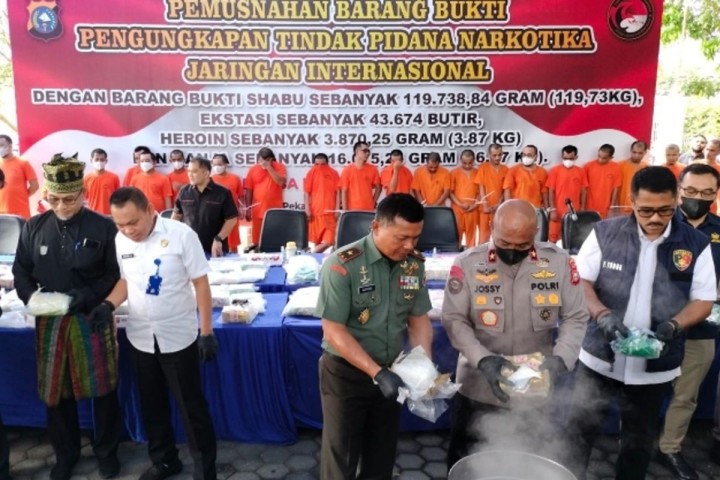Polda Riau Musnahkan Narkoba Senilai Rp133 Miliar dari 18 Kasus