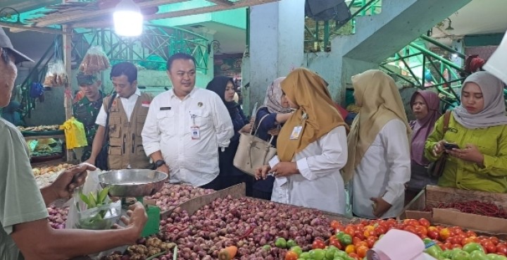 Hari Raya Idul Adha, Disdagperin Bengkalis Sidak ke Pasar Terubuk