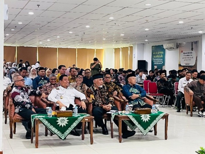 Wawako dan Gubernur Sumbar Hadiri Kuliah Umum di Universitas Muhammadiyah Riau: Mahasiswa Pilar Menuju Indonesia Emas 2045