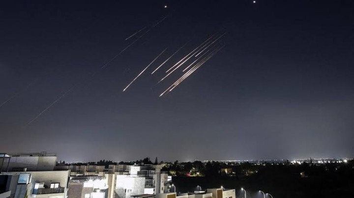 Israel Kewalahan, Ini Alasan Rudal-rudal Iran Gampang Bobol Iron Dome