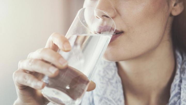 Berlebihan Minum Air Bisa Ganggu Fungsi Ginjal, Urolog Beri Pesan Begini