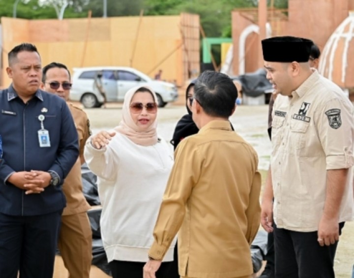 Bupati Kasmarni Tinjau Progres Pembuatan Astaka MTQ ke 43 Tingkat Prov Riau
