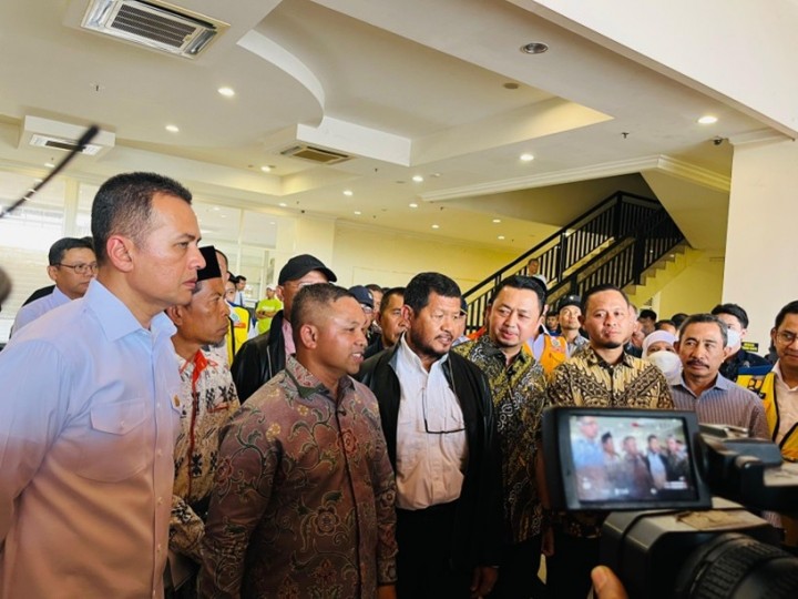 Komisi V DPR RI Tinjau Stadion Utama Riau, Gubri Abdul Wahid Usulkan Stadion Utama Riau Jadi Kawasan Industri dan Bisnis