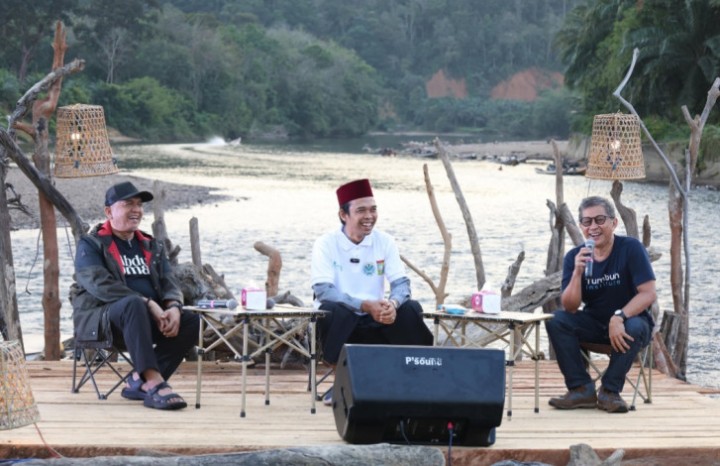 Rocky Gerung Kolab Bareng Ustad Abdul Somad, Bicara soal Isu Lingkungan Kampar 