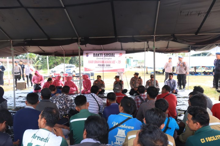 Polri Hadir dan Peduli: Kapolres Siak Gelar Bakti Sosial di PT. SSL Tumang Peringati Hari Bhayangkara ke-79